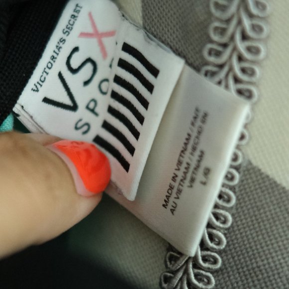 Victoria's Secret - Picture 6 of 6